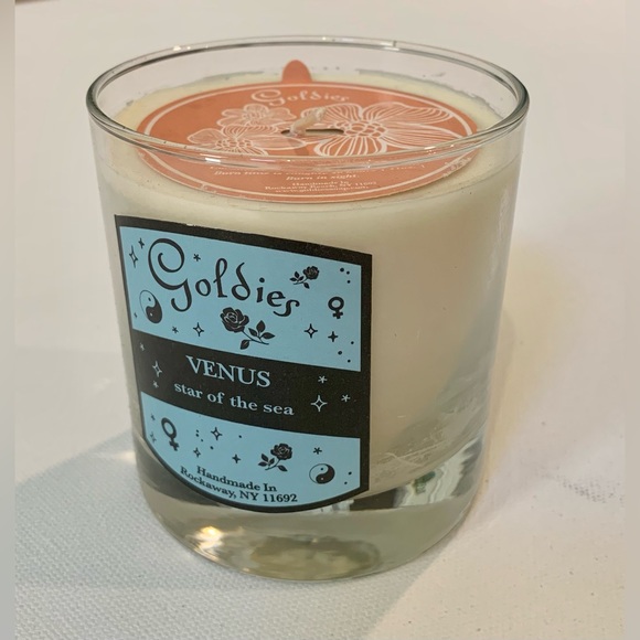 Amber & Coconut Candle 11oz. - Picture 2 of 4